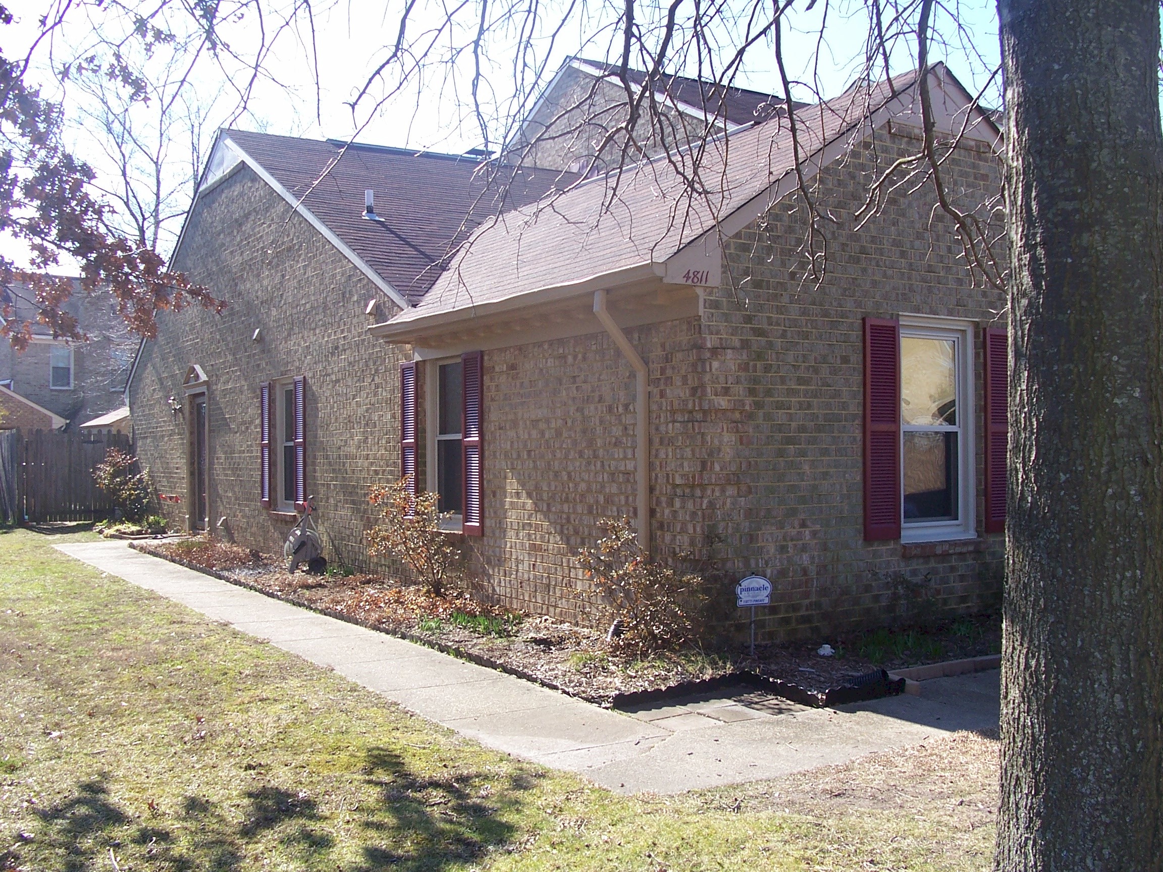 A must see!!! Kempsville Lakes brick end unit!!!